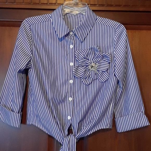 Chic Blouse - Picture 3 of 6